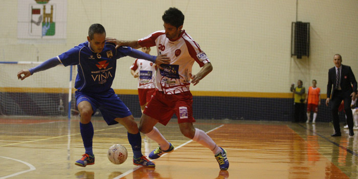 Un jugador del FS Zamora lucha por el balón